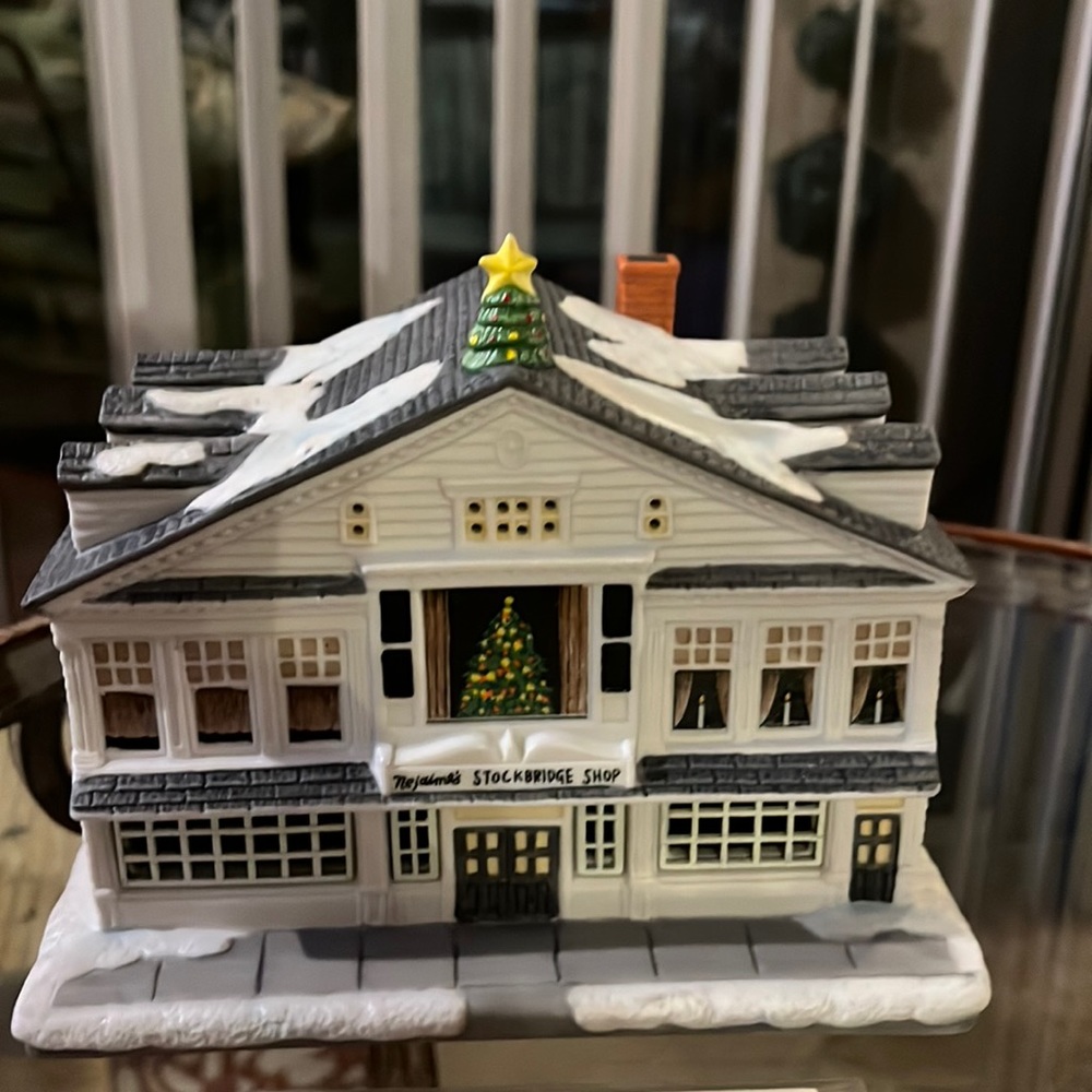 Hawthorne Village Porchlight Collections